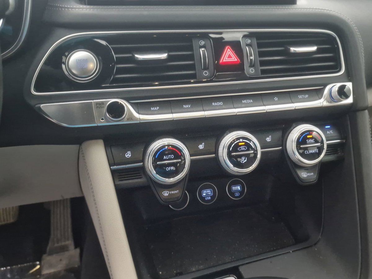2022 GENESIS G70 Standard - Photo 11