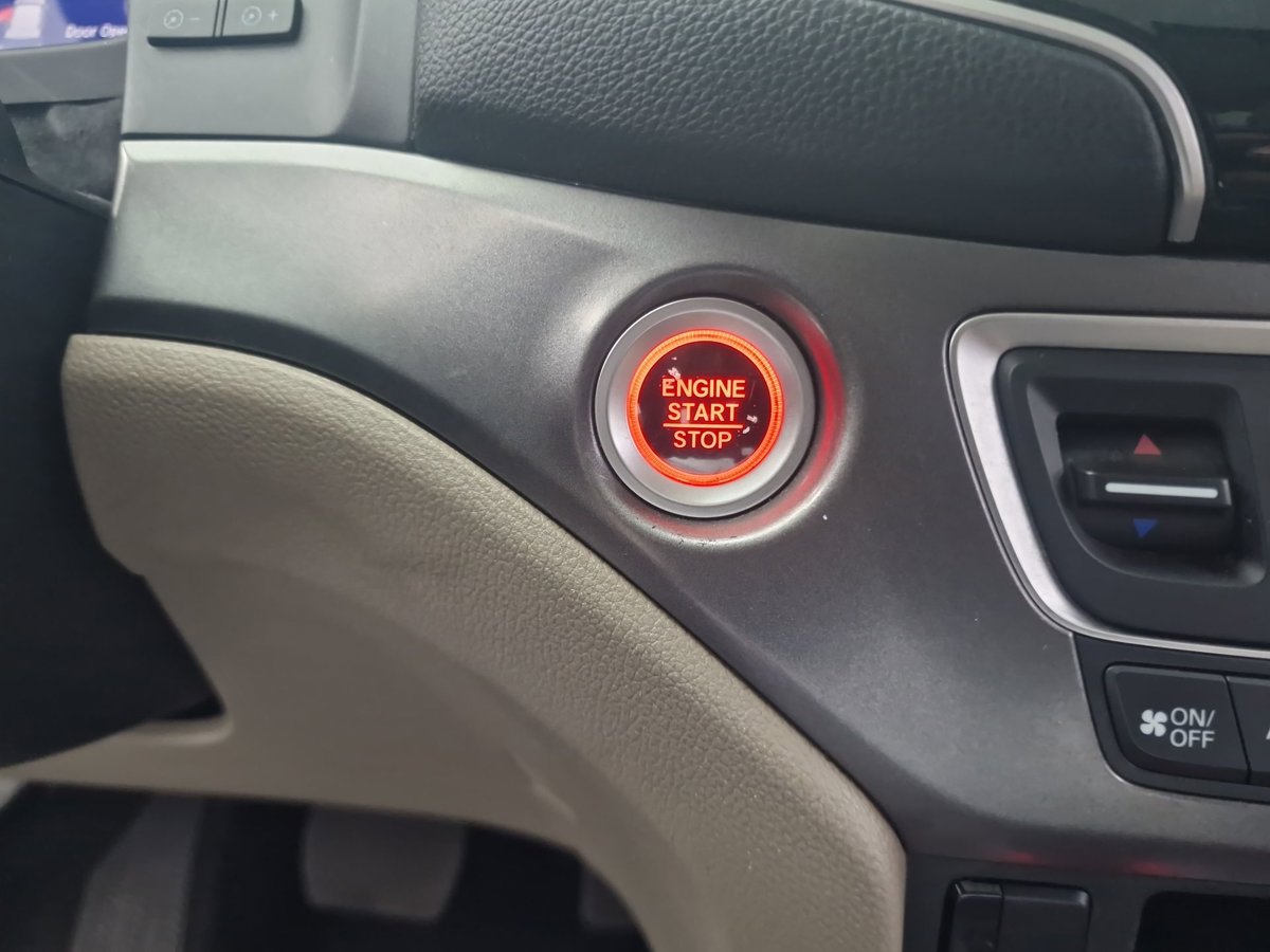 2022 Honda Pilot SE - Photo 16