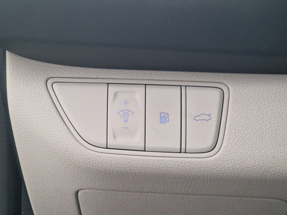2022 GENESIS G70 Standard - Photo 18