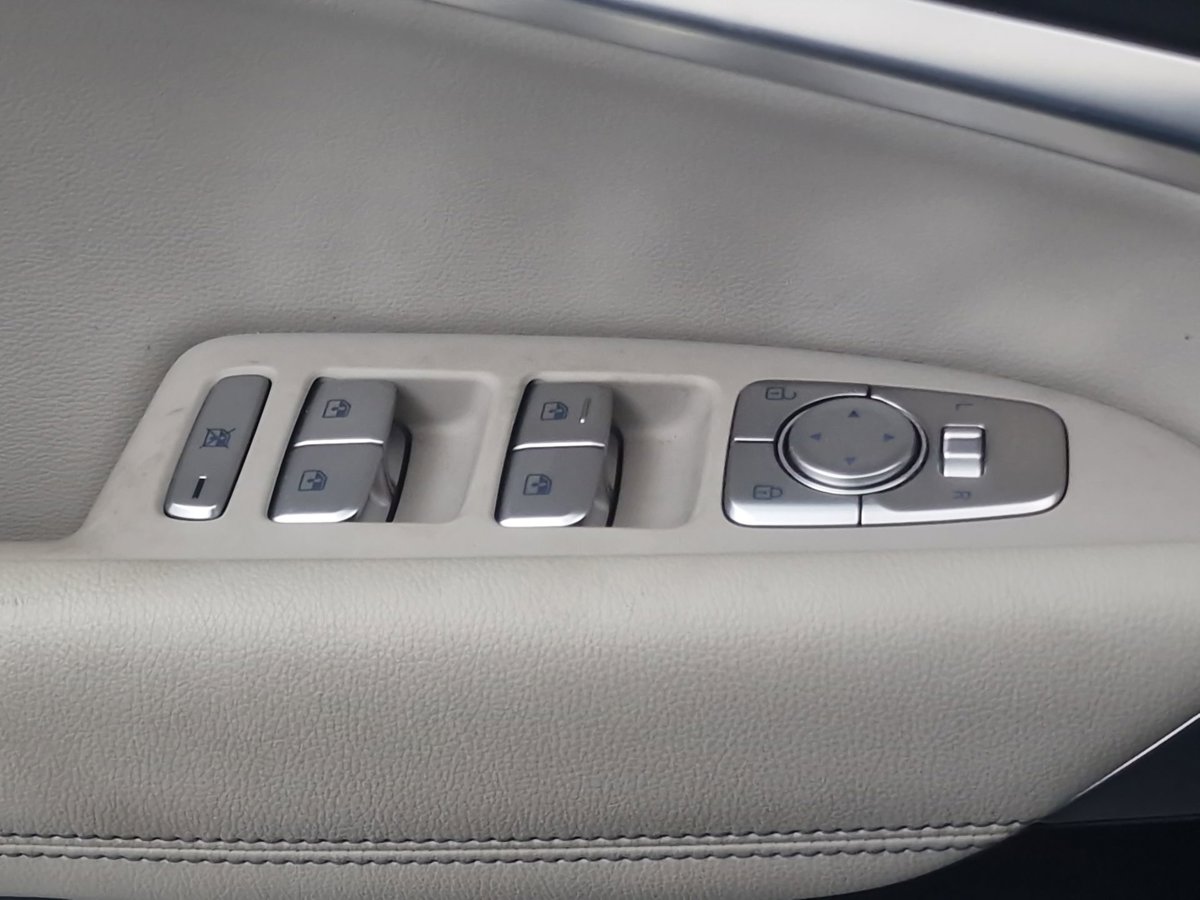 2022 GENESIS G70 Standard - Photo 22