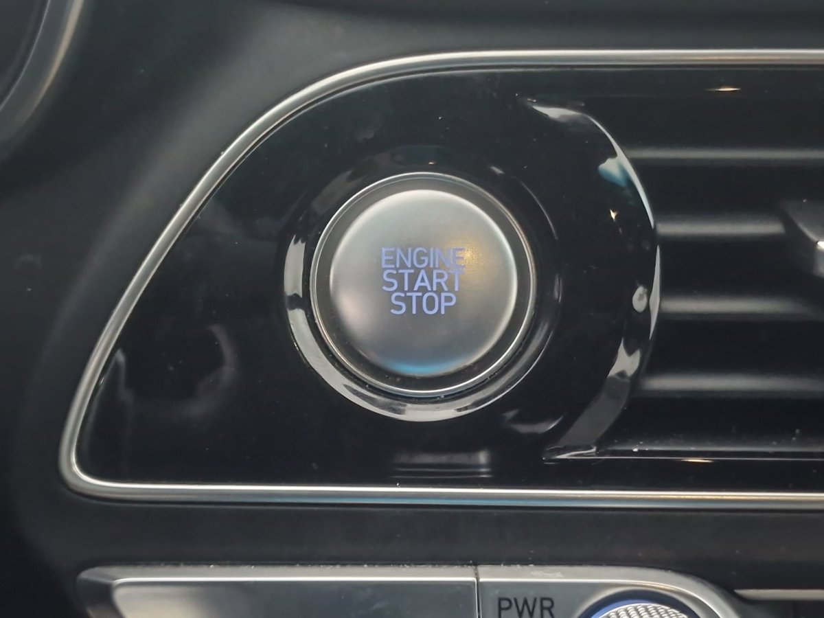 2022 GENESIS G70 Standard - Photo 17
