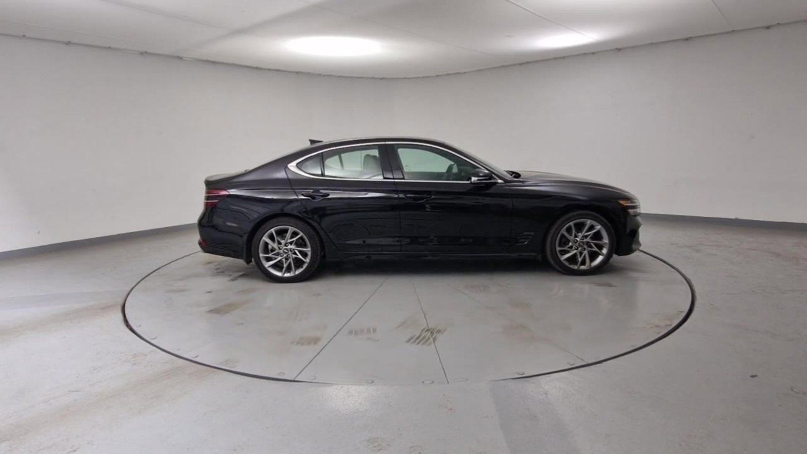 2022 GENESIS G70 Standard - Photo 9